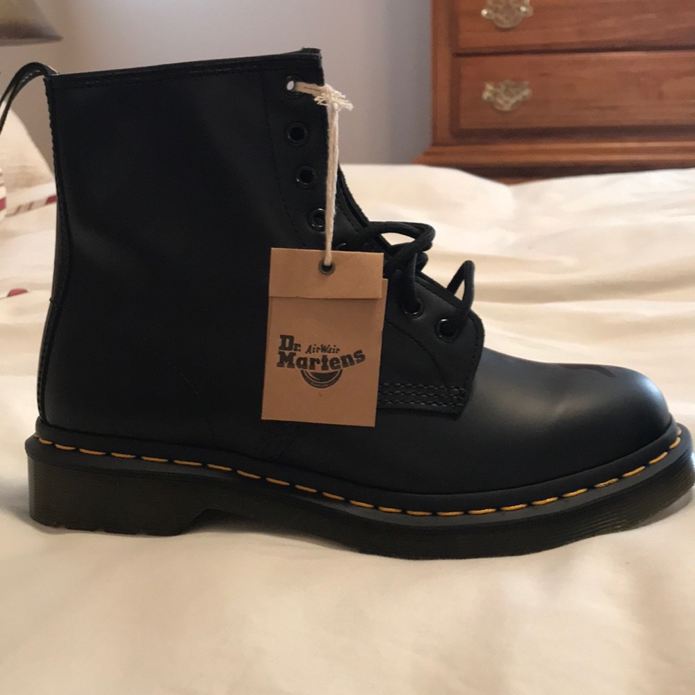 Black Smooth Classic Women’s Dr. Martens Boots